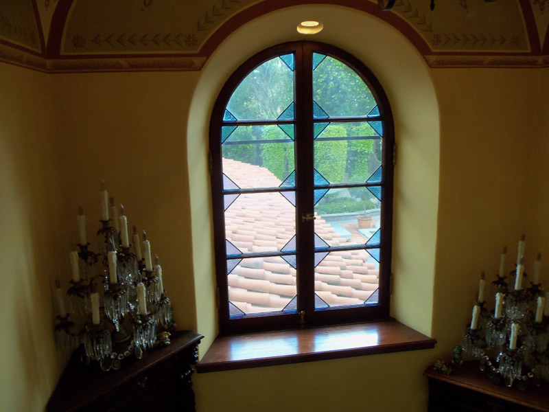 Arched window casing