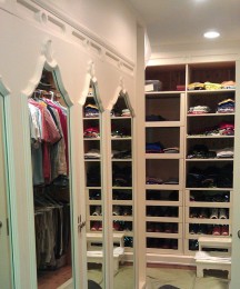 Painted closet with mirror doors